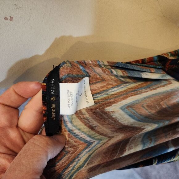 Elegant Draped Brown and Black Blouse with V-Neck - Picture 4 of 4